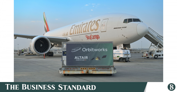 Emirates SkyCargo تنقل أول قمر صناعي اصطناعي تجاري إماراتي